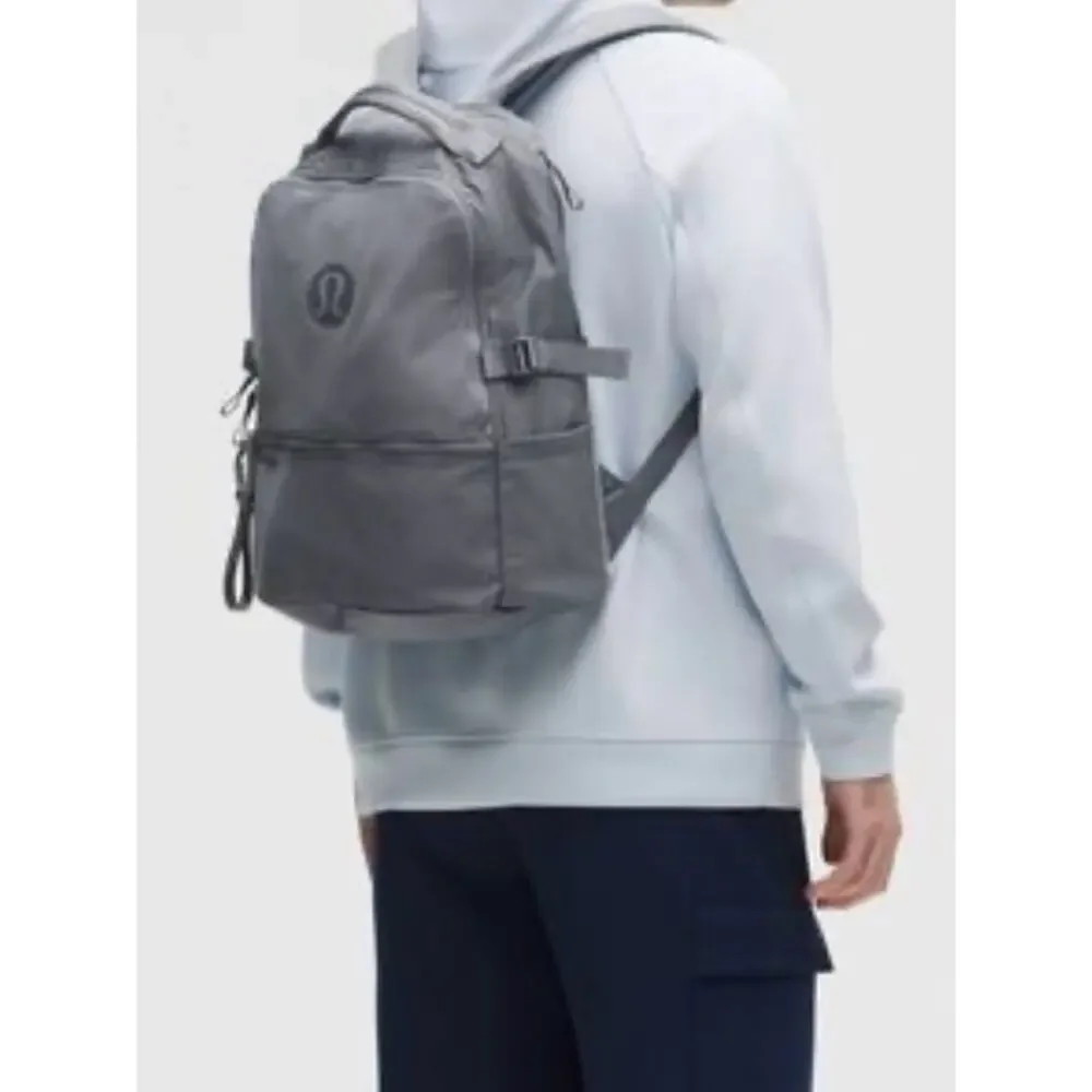 NEW LULULEMON CREW BACKPACK 22L GREY BACKPACK LOGO LAPTOP TRAVEL POCKETS